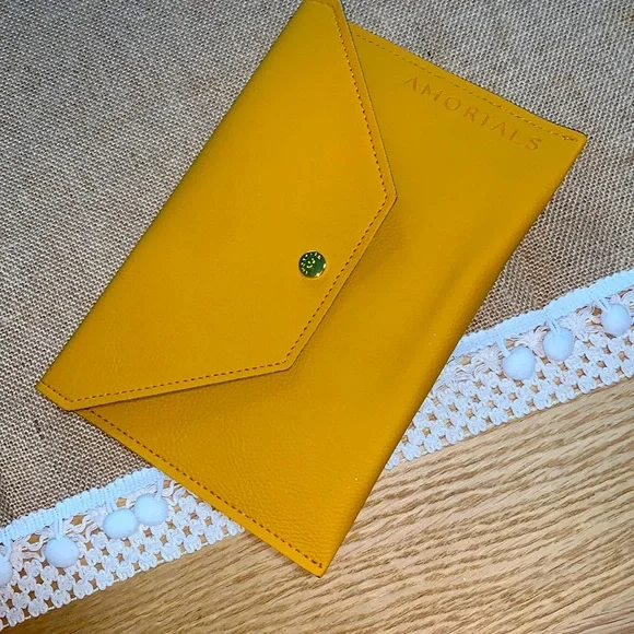 ✨ Envelope Clutch ✉️ - Picture 4 of 5